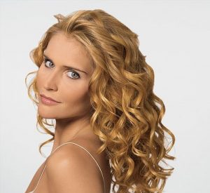 Top Wedding Hairstyling Tips For Girls With Curly Hair