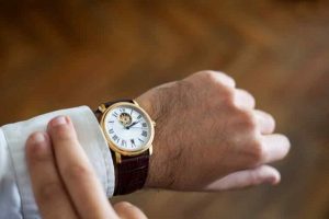 Wearing a watch on your wedding day
