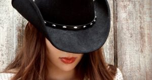 Top 5 Hat Etiquette Tips for Fashionistas