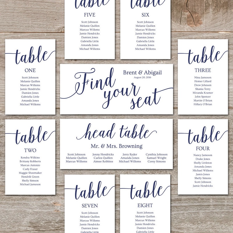 The Seating Plan With Cards in the Wedding