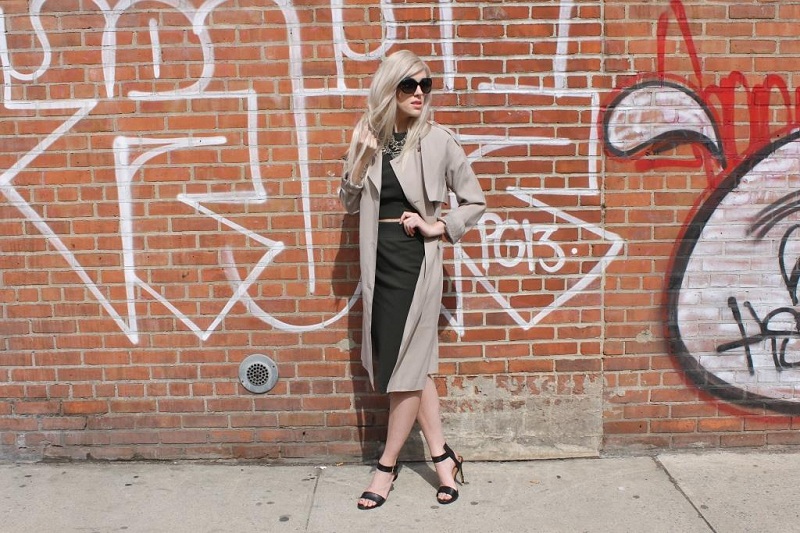 What To Wear With A Classic Beige Trench Coat?