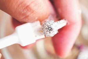 Can toothpaste clean a diamond ring?
